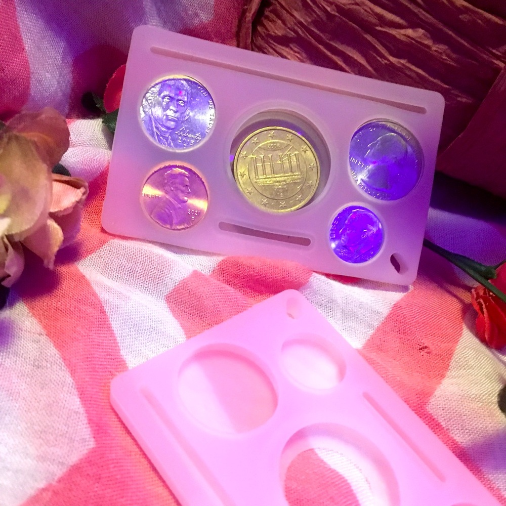 NWT, silicone coin holder